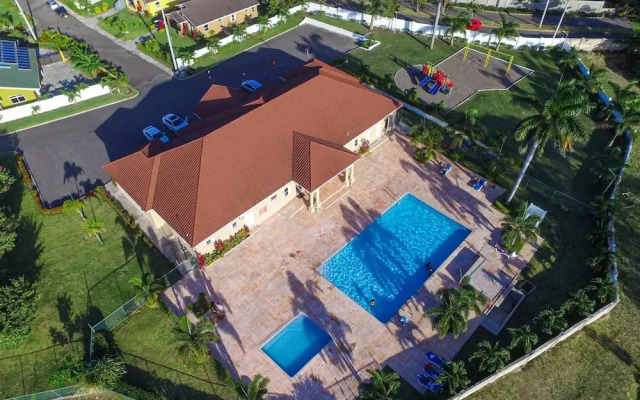 Serenity Retreat Villa Drax Hall