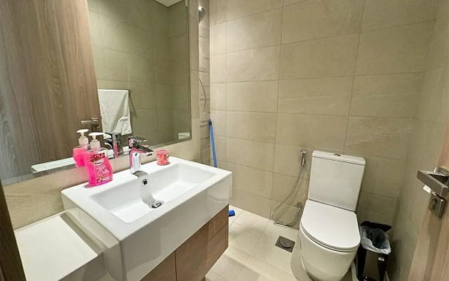 Spacious 3BR in Azizi Riviera by Bespoke