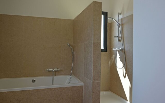 Vibrant Villa in Malaucène With Private Garden