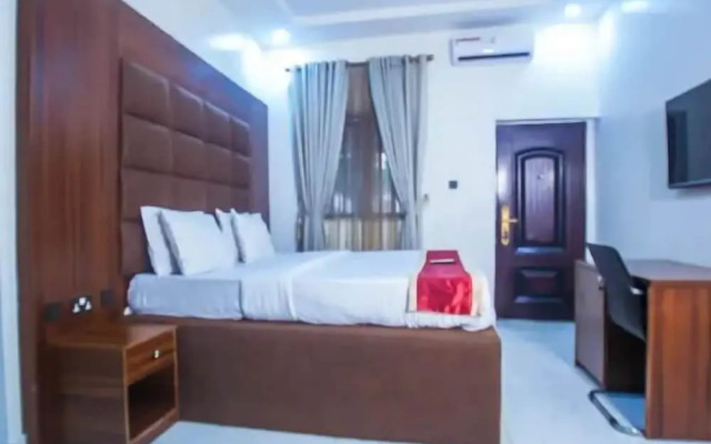 Hubbies Royale Hotel