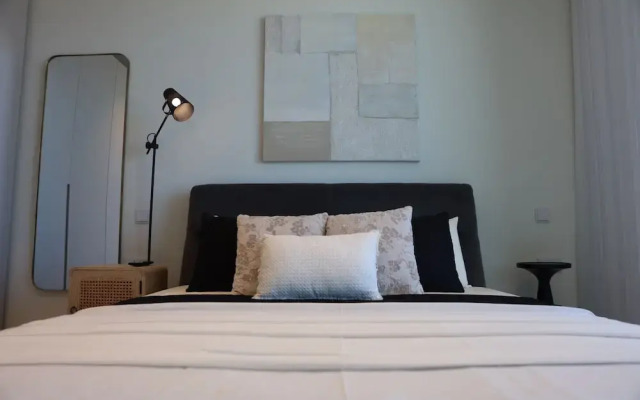 Luxury High Floor Suite Mercury Towers
