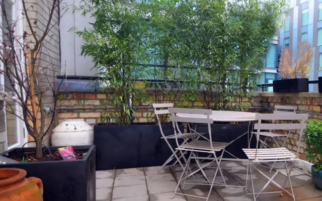 Modern 1 Bedroom Flat Near Liverpool Street With Patio