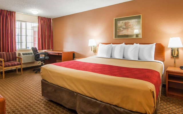 Econo Lodge Inn & Suites Hillsboro - Portland West