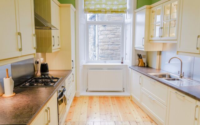 Newly Furnished Flat on Leith Walk, Sleeps 4