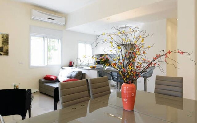 Comfort Family Apartment near Beach by FeelHome