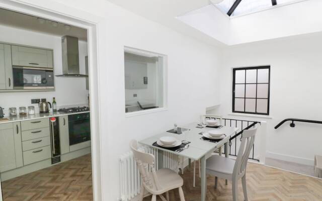 Tudor Loft - High Street