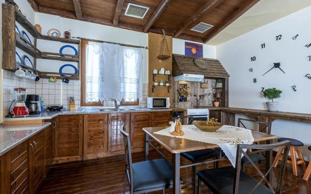 Selana House