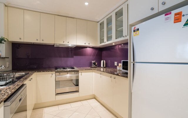 Sydney CBD Self-Contained Studio Apartment (2806PT)