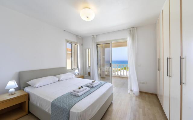 Protaras Beachfront Villa Pietra
