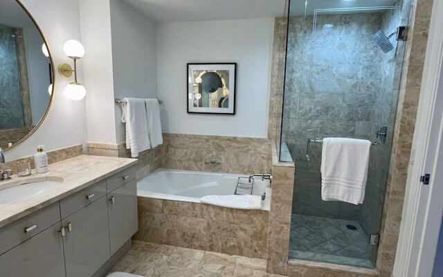Suite - City View at Four Seasons Miami