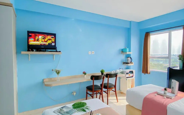 Blue Accent Studio (No Kitchen) At Elvis Tower Apartment