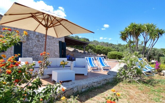 Villa Agapanto - Trullo Anthos con Vista Mare e Giardino Privato