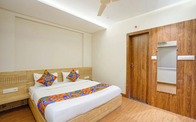 Fabhotel White Pearl