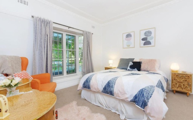 Redwood Cottage Burradoo getaway Southern Highlands 4pm Check Out Sunday – Guest Rooms – Burradoo