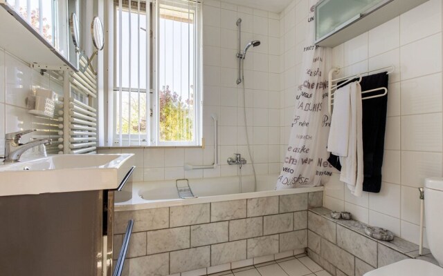 Modern Holiday Home in Monnickendam With Roofed Terrace