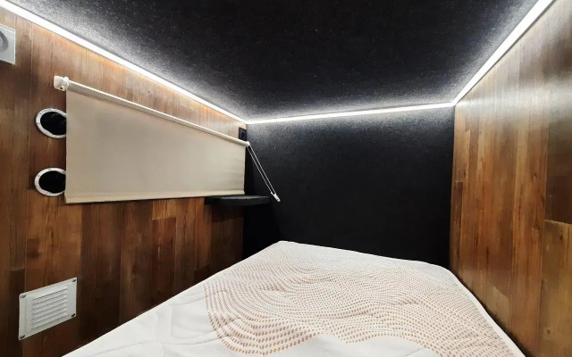 RecoRoom Capsule Hotel (RecoRum) Artyom