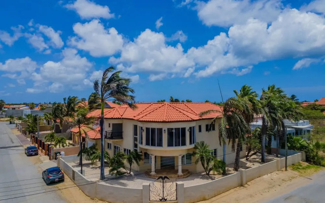Amazing 4br4ba Villa w Pool Birdsanctuary Views