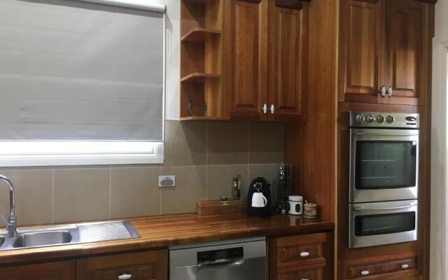 Noah's Stanley Luxury Bed and Breakfast