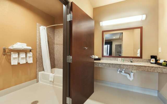 Super 8 by Wyndham Karnes City