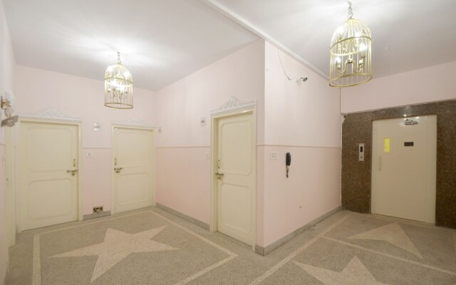 OYO 19597 Pink Palace