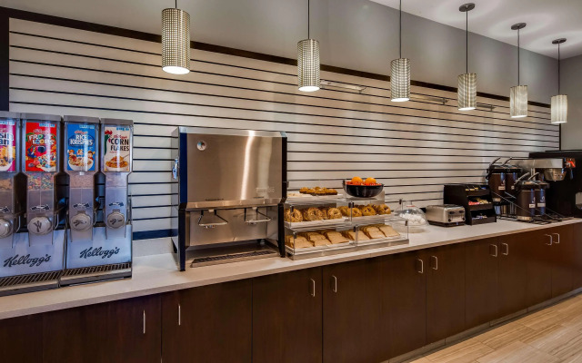 La Quinta Inn & Suites by Wyndham Chicago - Lake Shore