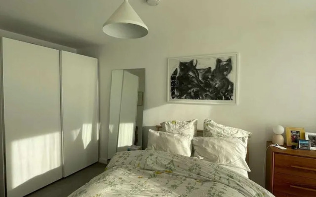 Bright 1BD Flat W/balcony - Heart of Brixton!