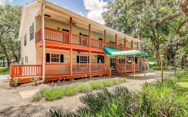The Chassahowitzka Hotel