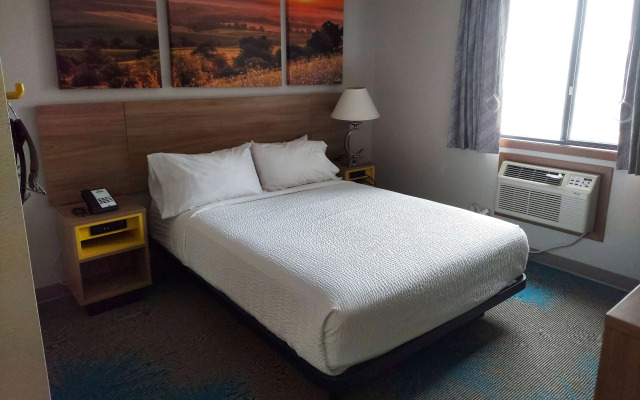 Days Inn by Wyndham Willmar