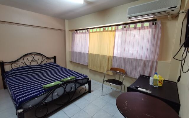 OYO Flight Hut Hotel