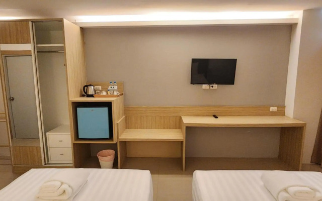 Prom Ratchada Hotel