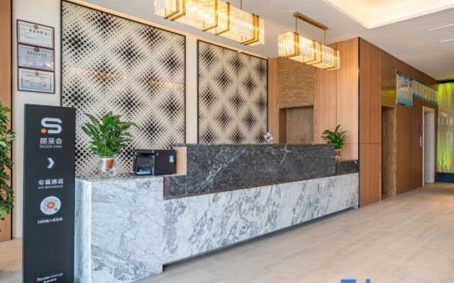 Rezen Select Hotel (Chaka Salt Lake)