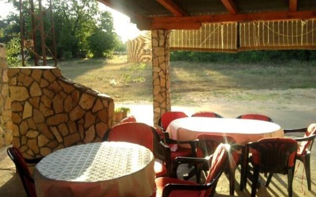 Family guesthouse in forest Ana & Stjepan Nikolic