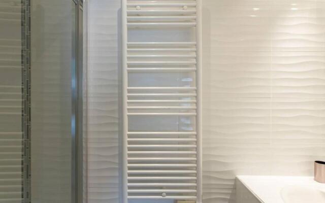 Martinez Hotel Area: Modern 3 Bedrooms W/ Terrace