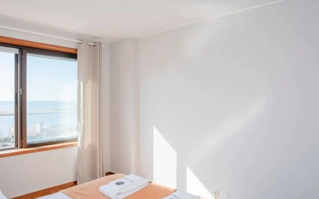 Liiiving in Porto Sea River View Apartment