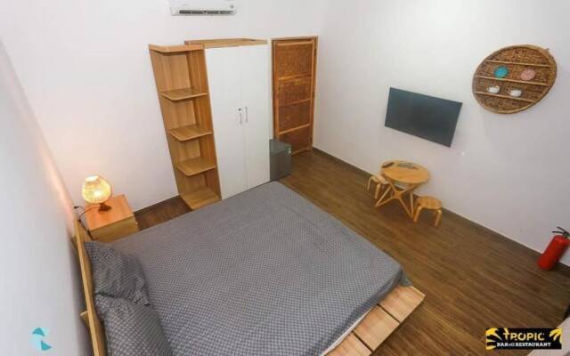 tropic hostel and restaurant
