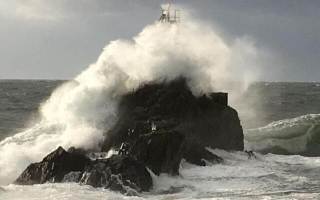 Beautiful 2 bedroom home with ocean and sunset views