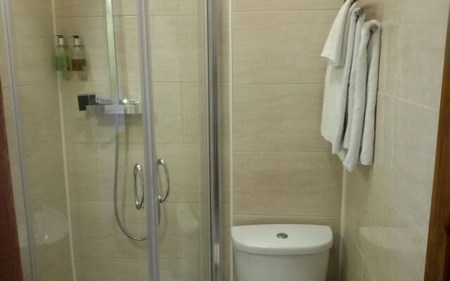 Adelphi Hotel