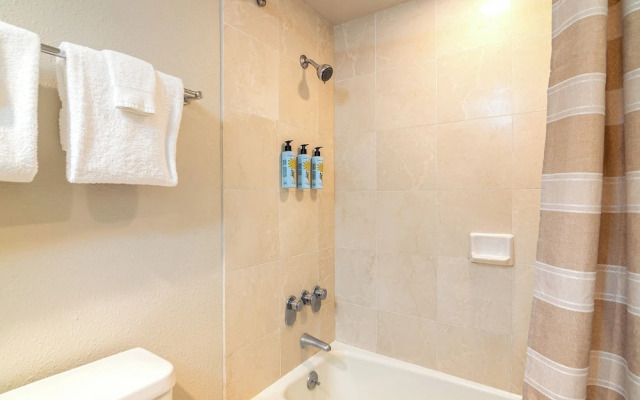 Luana Waikiki by Tropical Escapes Realty