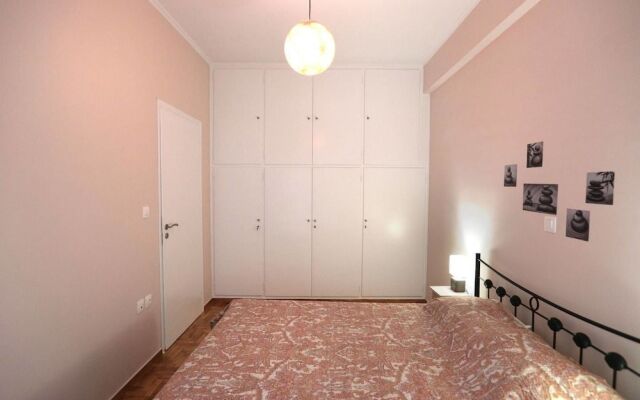 Pale Coloured Apt in Athens Historic Centre