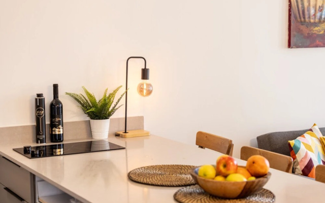 Old Charm & Modern Meets by Sea N' Rent
