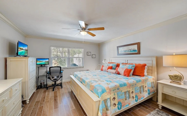 Sunset Sanctuary 2 Bedroom Condo by RedAwning