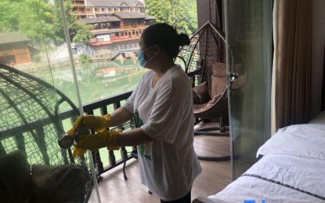 Zixuan Pavilion Riverside Inn
