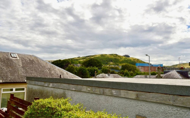 Homely 2 Bed With Arthur Seat Views