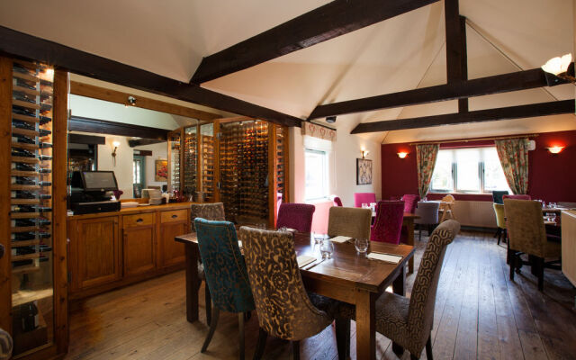 Cromwell Arms Country Pub with Rooms