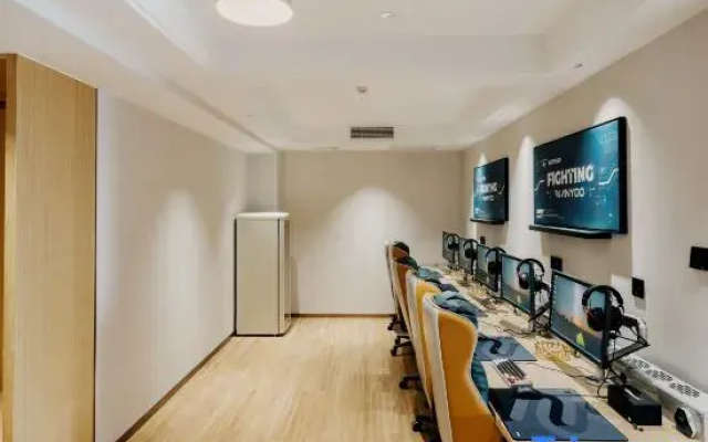WanYoo Esports Hotel (Jinan Daming Lake North Gate)