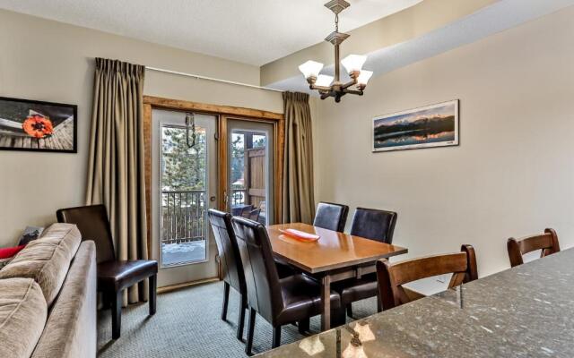 Fenwick Vacation Rentals Spacious Mountain 2 Bedroom with Hot tub