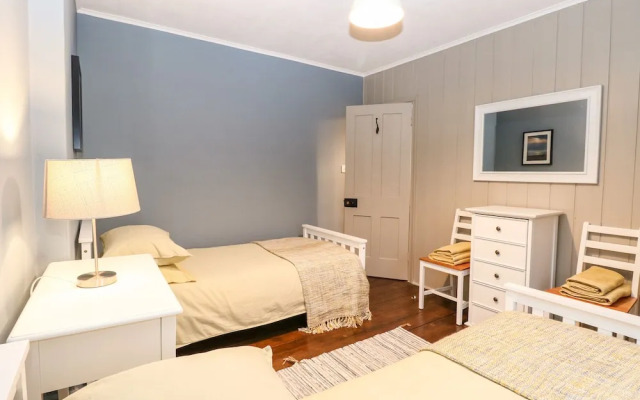 6 Coastal Cottages