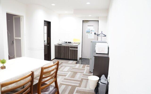 Metro Hanazonocho Apartment 1
