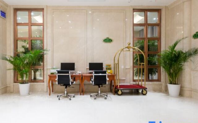 Vienna Hotel (Nanchang County Chengbi Lake)