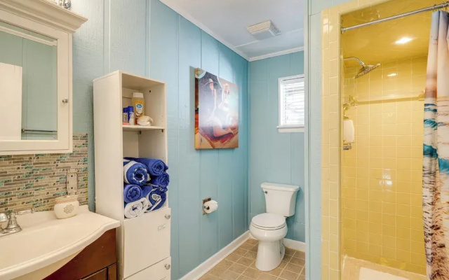4 Mi to Downtown Chattanooga: Vibrant Studio
